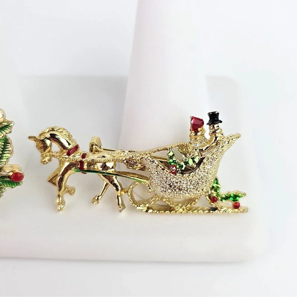 Signed Gerry’s Brooch Horse Sleigh Holiday Wreath Deer Brooch Gold Tone Set of 2